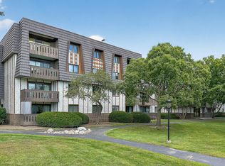13200 W Heiden Cir Unit 2411, Lake Bluff, IL 60044