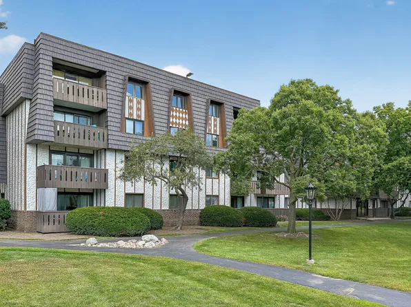 13200 W Heiden Cir Unit 2411, Lake Bluff, IL 60044