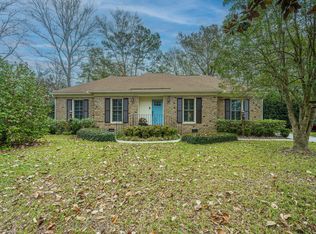 107 Runnymede Ln, Summerville, SC 29485