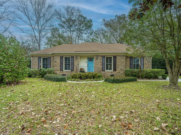 107 Runnymede Ln, Summerville, SC 29485