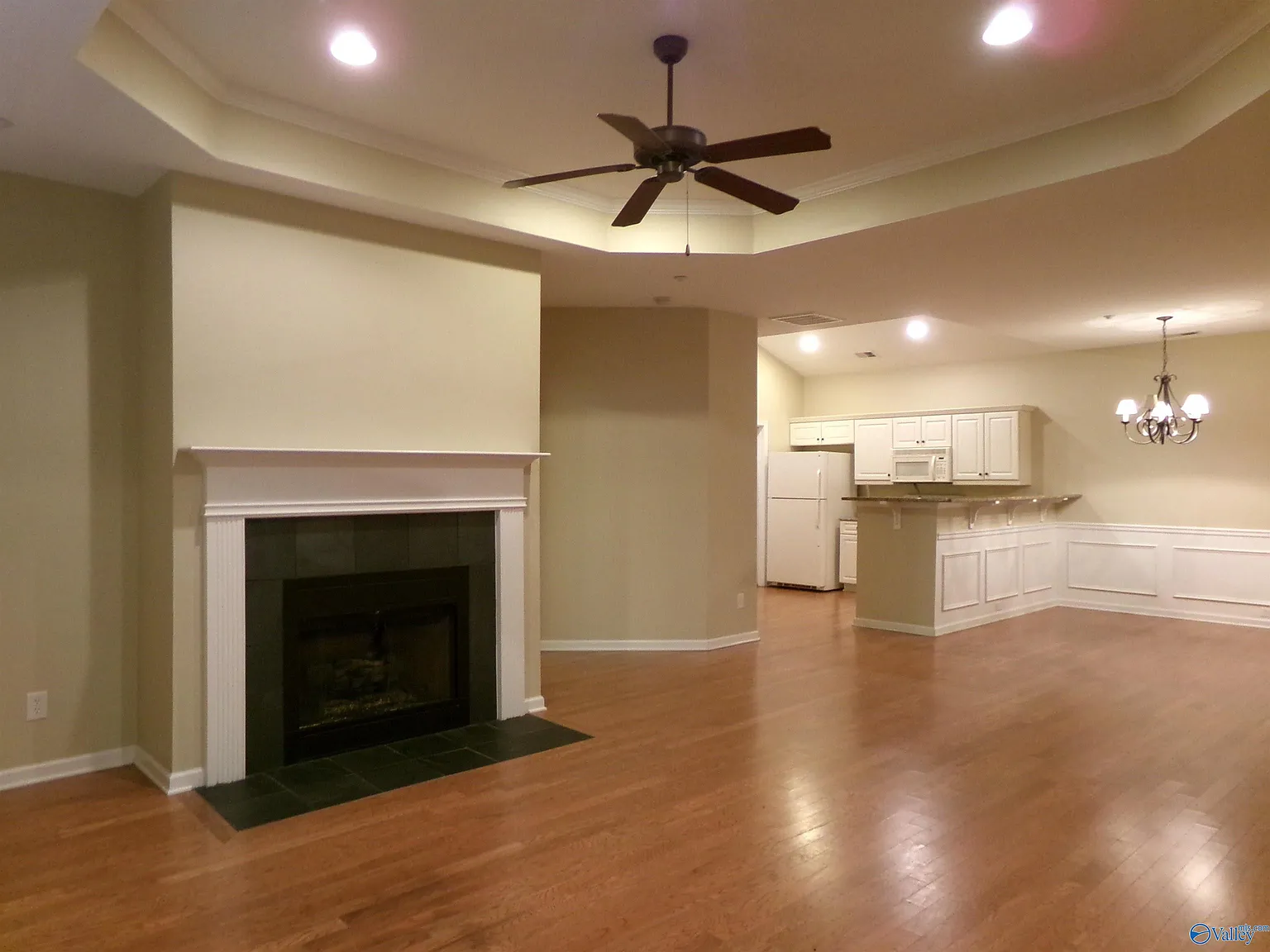 3 bed, 2.0 bath, 1750 sqft, $1,895 — Photo 2