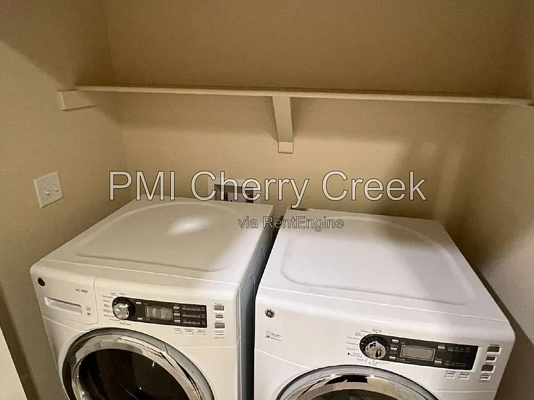 8159 S Akron Ct — Photo 16