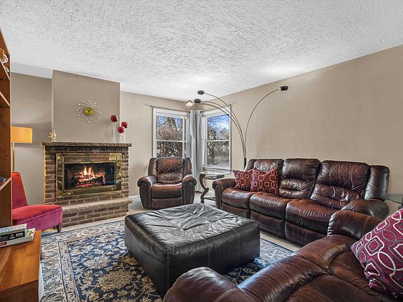 4th image of 1093 Reed St