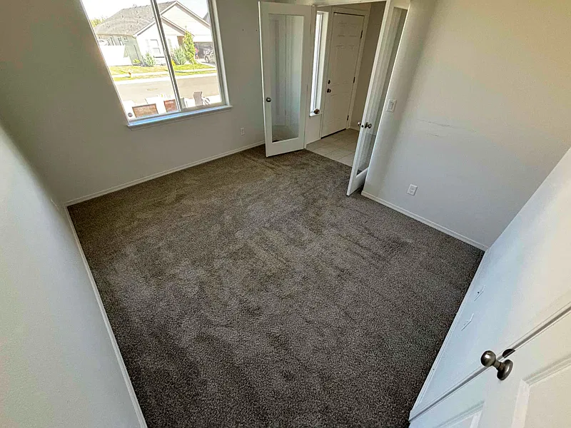 4 bed, 2.5 bath, 2216 sqft, $3,000 — Photo 2