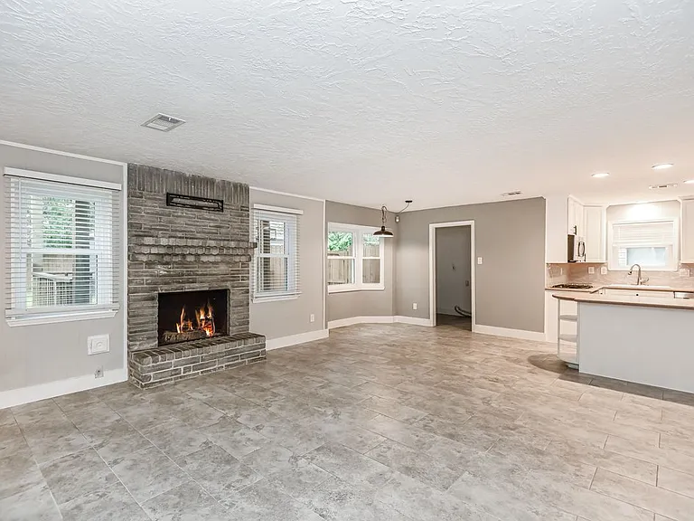 7923 Dawnridge Dr — Photo 5