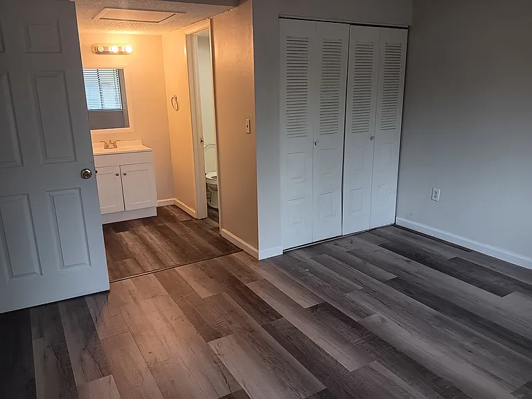 2541 S Myrtle Ave #D — Photo 27