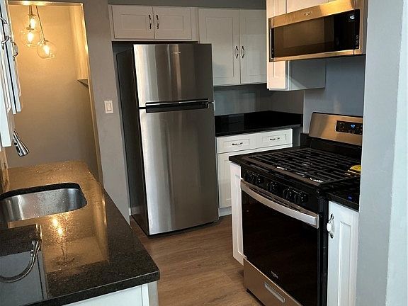3rd image of 828 McKinley Ave