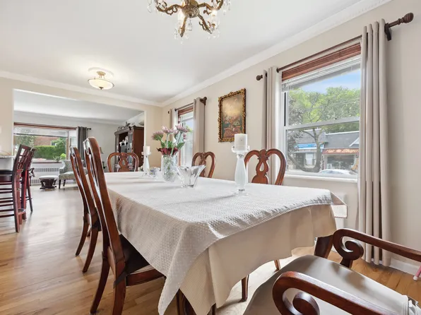 13-62 145th Place image 4 of 32