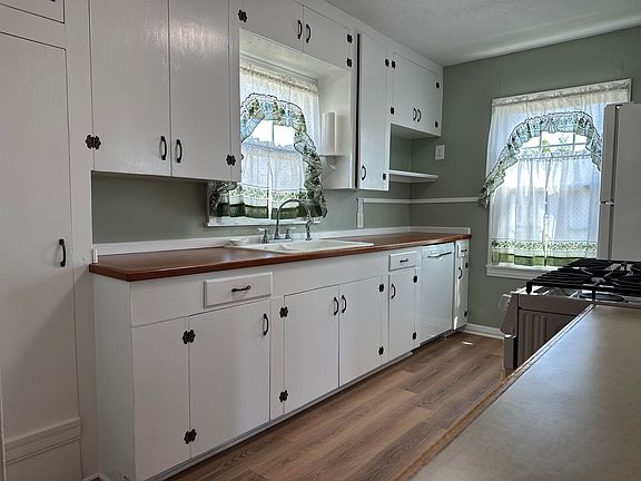 5th image of 4006 Center St