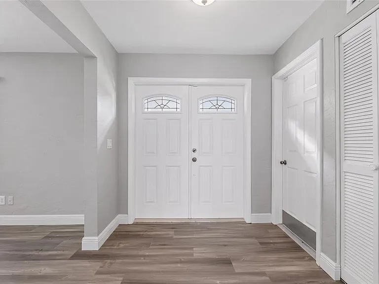 6305 Cottonwood Ln — Photo 8