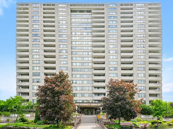 2625 Regina St #708, Ottawa, ON K2B 5W8
