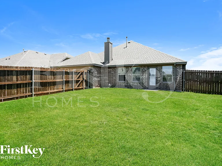 1108 Colonial Dr — Photo 14