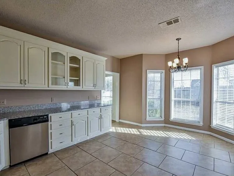 1549 Lesley Dr — Photo 8
