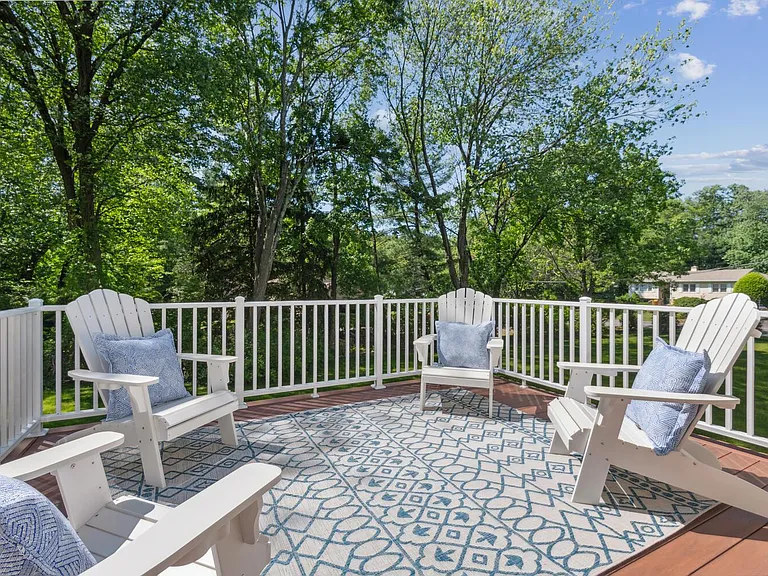 204 Deerfield Ln — Photo 29