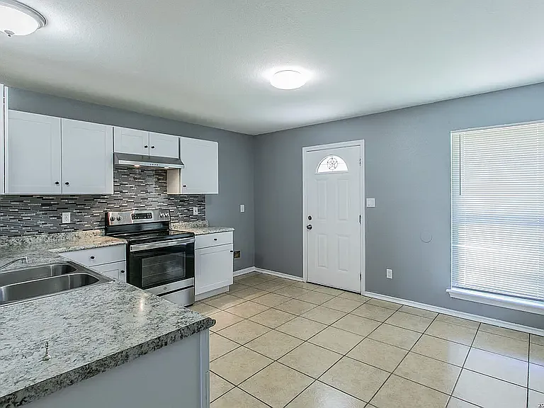 5835 Midcrown Dr — Photo 8