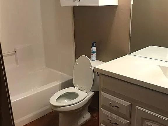 4th image of 608 SE 51st St #608