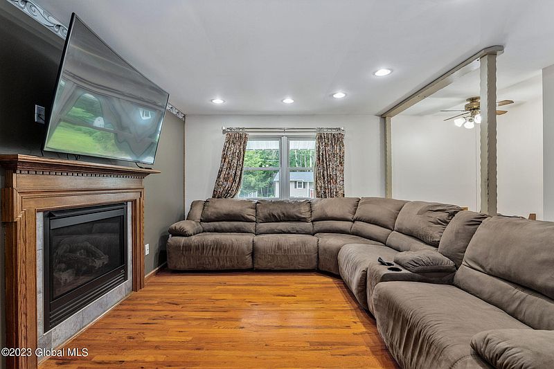3rd image of 24 Lamplighter Lane