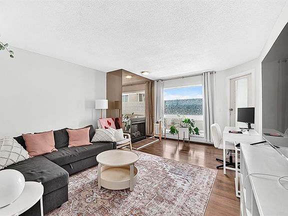 5th image of 3717 W 42nd St NW #307