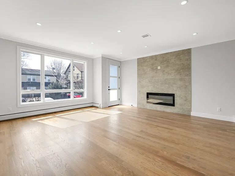 39 Washington Ave — Photo 46