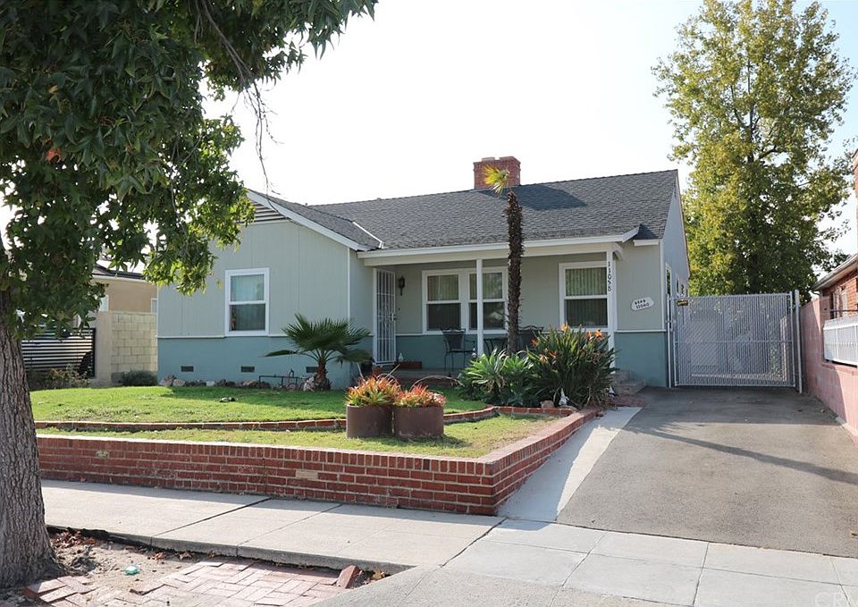 1st image of 11058 Oxnard St
