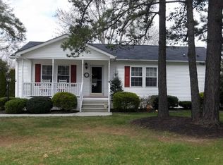 2 Royal Oak Dr, Cream Ridge, NJ 08514