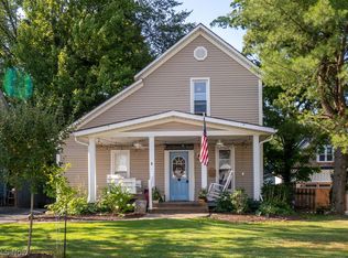 7135 Cedar St, Chagrin Falls, OH 44022