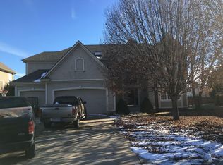 432 NE Lakes Edge Dr, Lees Summit, MO 64064
