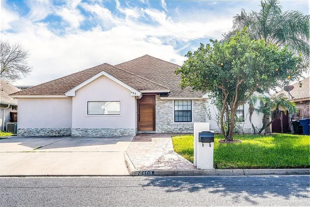 3 bed, 2.0 bath, 2695 sqft, $2,695 — Photo 1