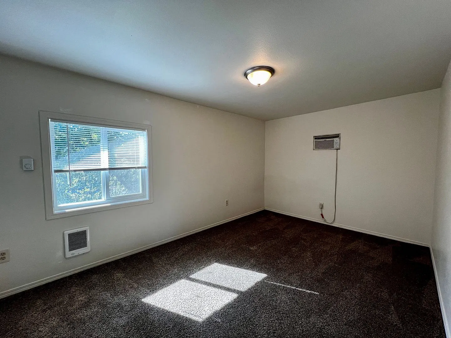 809 S 16th Ave - Yakima WA — Photo 4