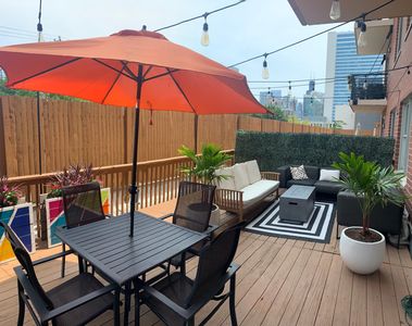 873 N Larrabee St, Chicago, IL, 60610