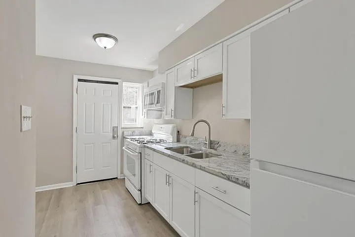 1 bed, 1.0 bath, 600 sqft, $900 — Photo 36