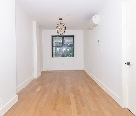 5th image of 826 Saint Johns Pl #5D
