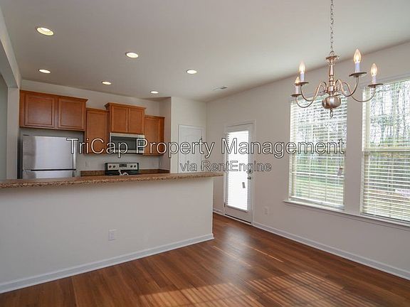 4th image of 1245 Garden Stone Dr