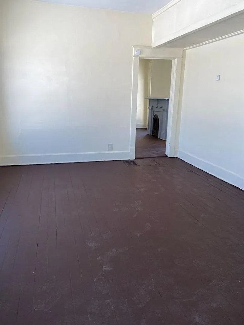 210 Lawrence St — Photo 4