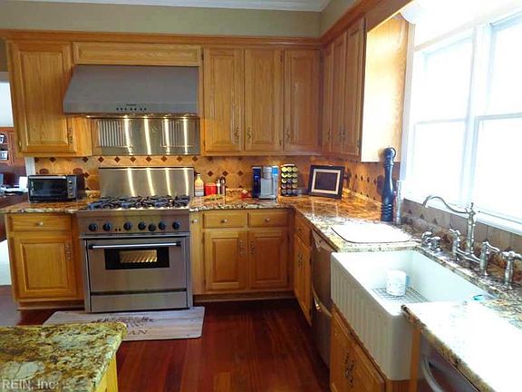 5th image of 930 Blackthorne Dr