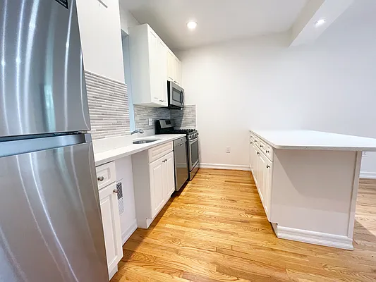 Rented by Bohemia Realty Group | media 21