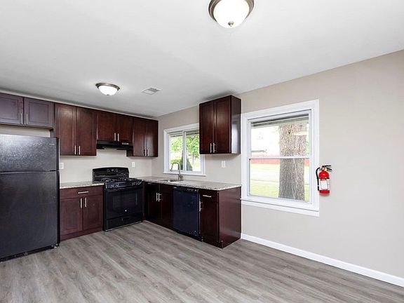 5th image of 83 Buckingham Dr