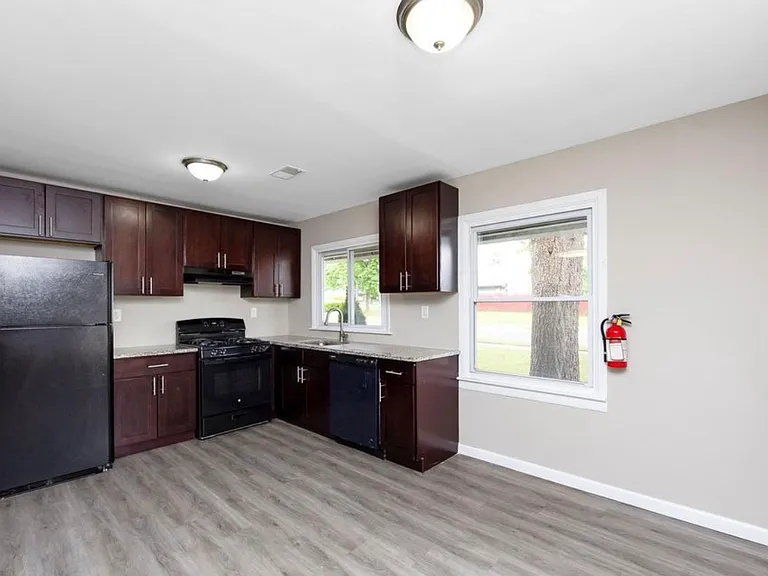 83 Buckingham Dr — Photo 5
