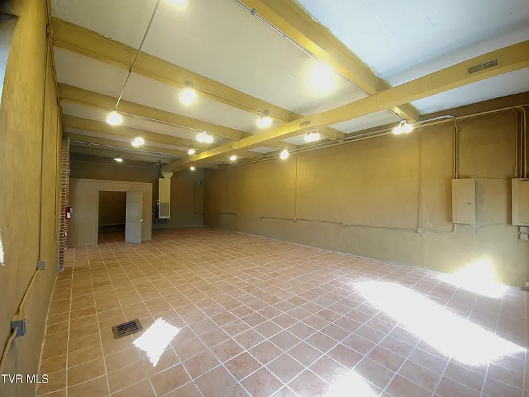 1009 E Sullivan St — Photo 14