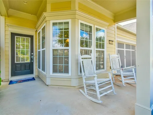 6184 Longleaf Dr, Hoschton, GA 30548