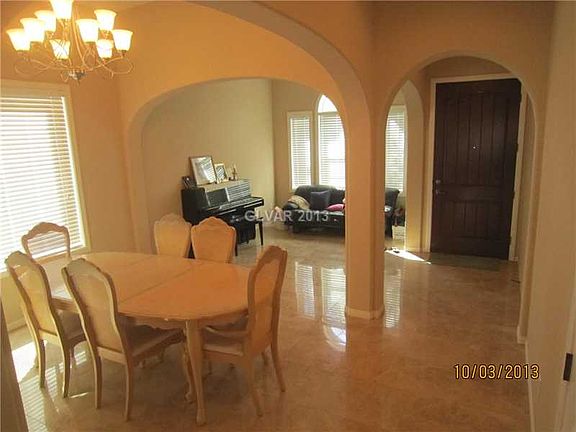 5th image of 11694 Bradford Commons Dr