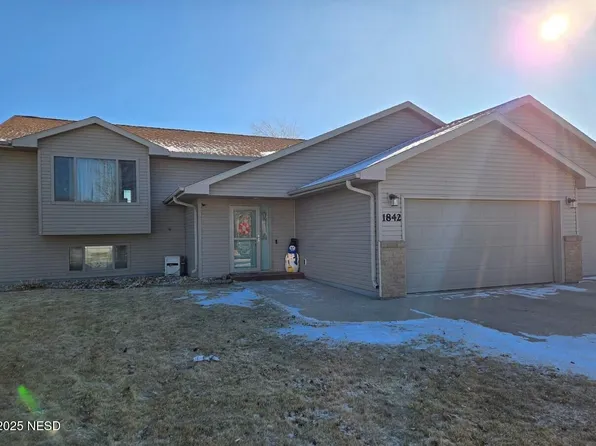 1842 8th St NE, Watertown, SD 57201