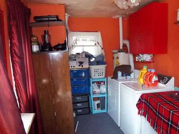 2nd image of 720 E 9th Street