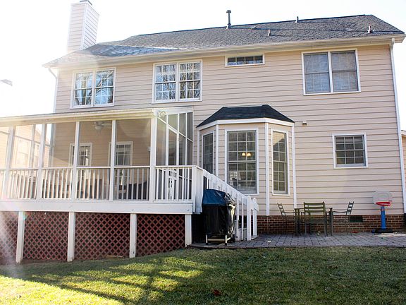 Screened in porch & patio