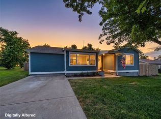 1009 N 10th St, Rogers, AR 72756