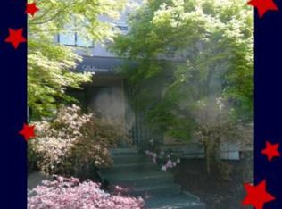 4040 7th Ave NE APT 206, Seattle, WA 98105