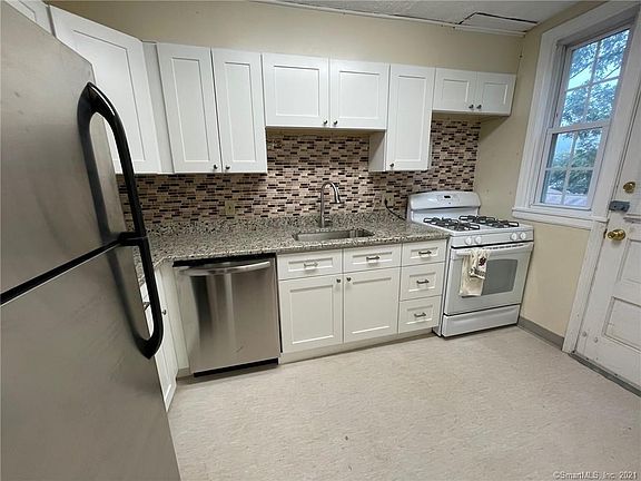 4th image of 34 Garden Dr APT G