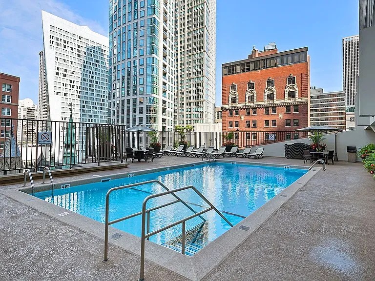 111 E Chestnut St #34B — Photo 30