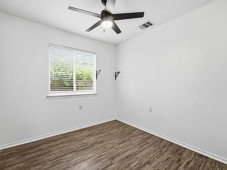 11412 Robert Wooding Dr — Photo 17