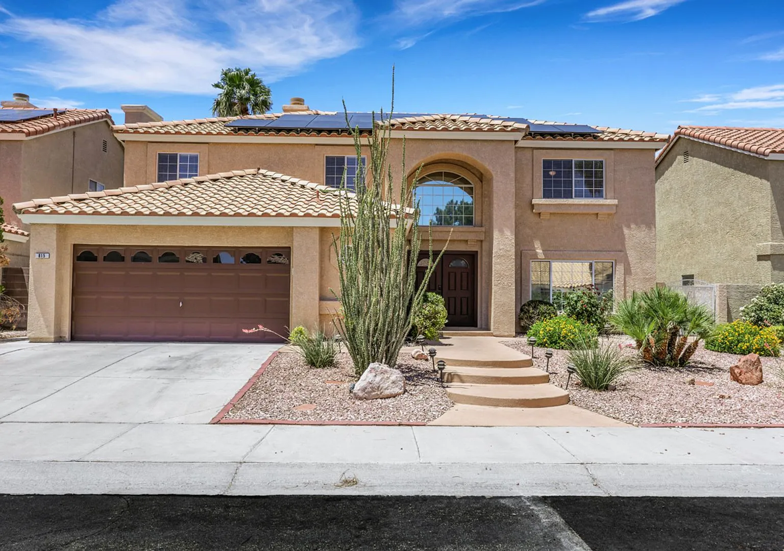 Large home with pool! — Photo 1